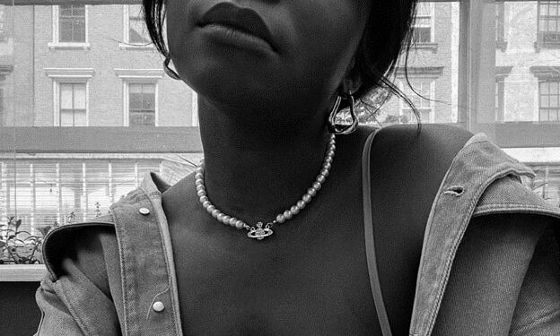 6 Must Have Items for A “Nana” Inspired Look